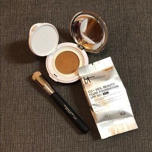 It cosmetics foundation and brush